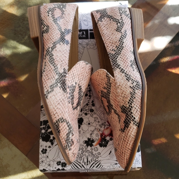 WOMENS FRANCIE LOAFER By CL LAUNDRY SNAKE BLUSH SHOES SIZE 10 - Picture 5 of 13